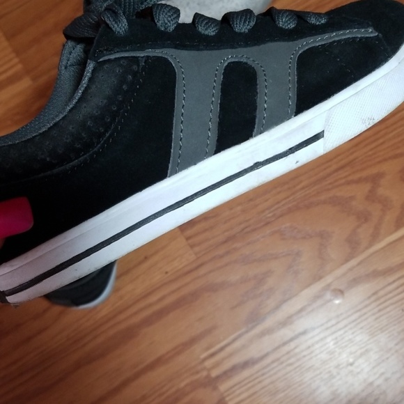 World industries / skate boarding shoes size 2 - Picture 7 of 7